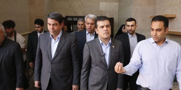 بازدید معاون علمی و فناوری رئیس‌جمهور و استاندار از کارخانه نوآوری کرمان