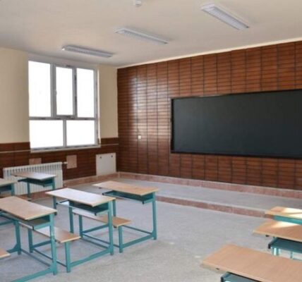 کمبود فضای آموزشی در شهرها ناشی از مهاجرت جمعیت است