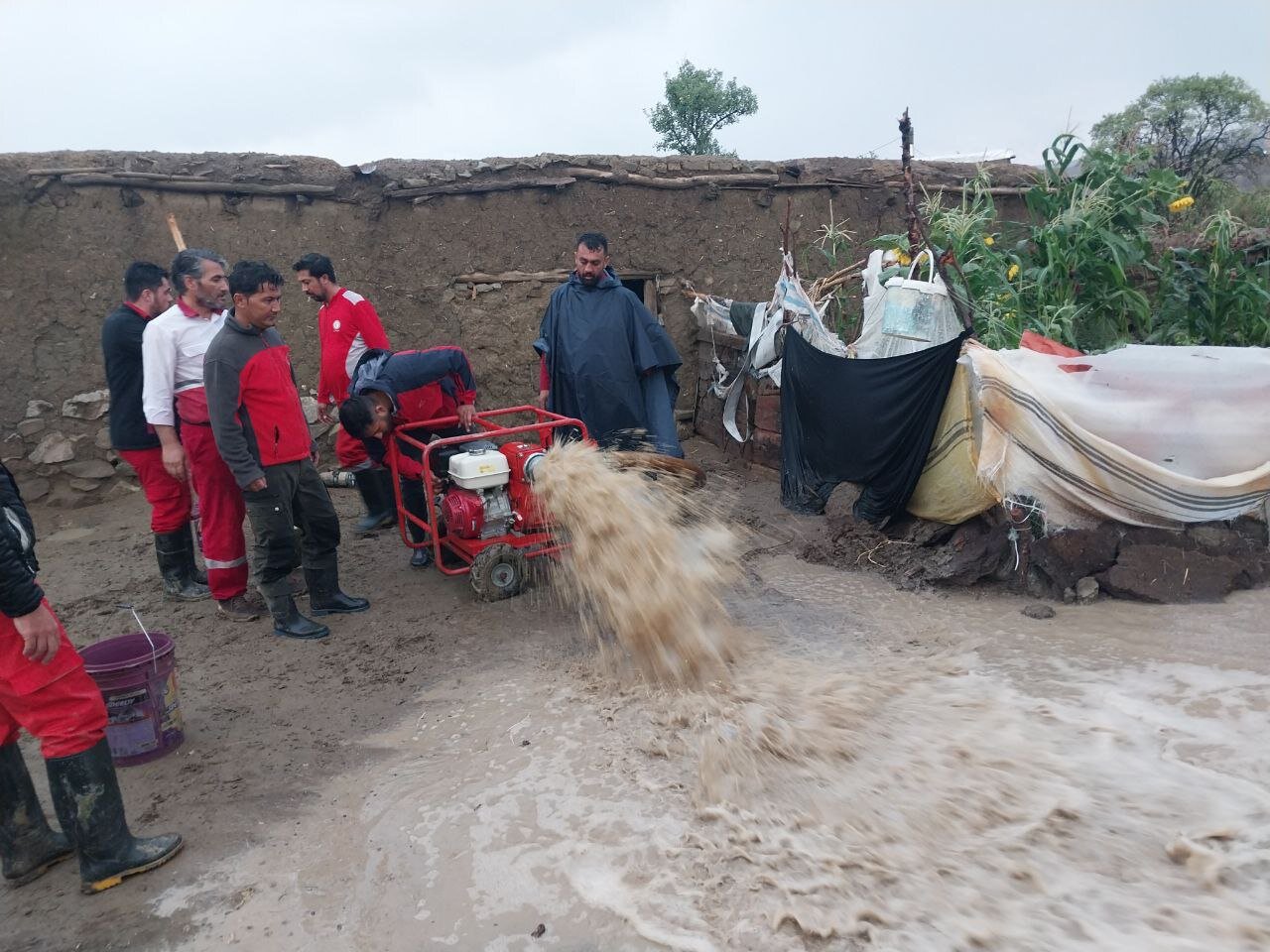 امدادرسانی به ۷۰۰ خانوار آسیبدیده از بارندگی و آبگرفتگی در میناب